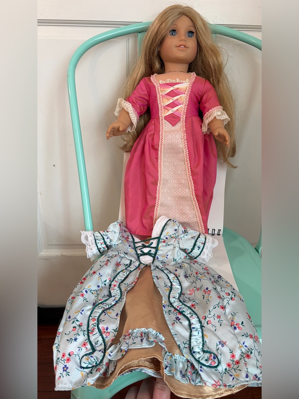 Retired 2008 American Girl Doll Elizabeth Cole Pierced Ears, Meet Holiday Dress